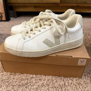 Veja URCA White - Natural Sneakers